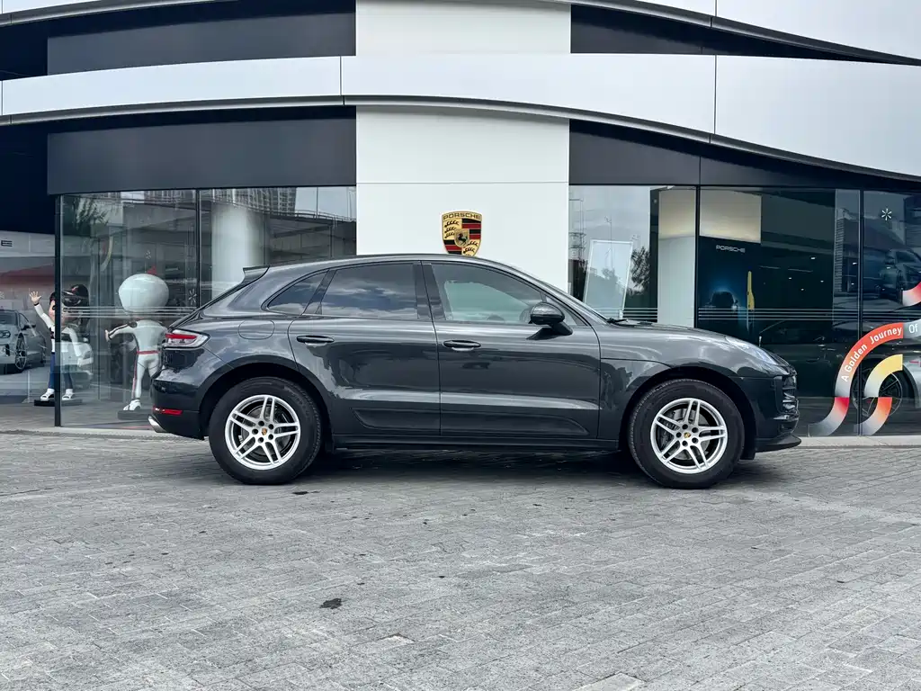 Porsche Macan 2021