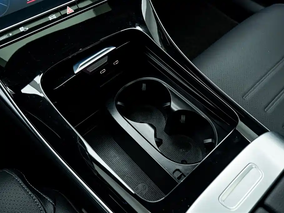 Mercedes-Benz C-Class 2023 — фото 15