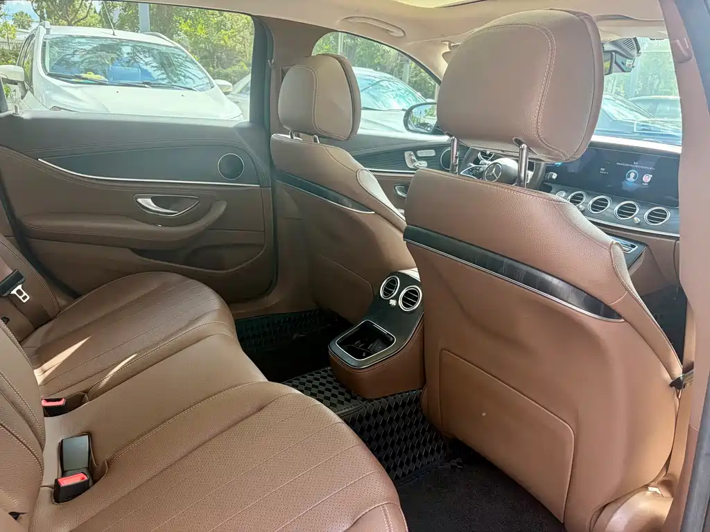 Mercedes-Benz E-Class 2023 — фото 18