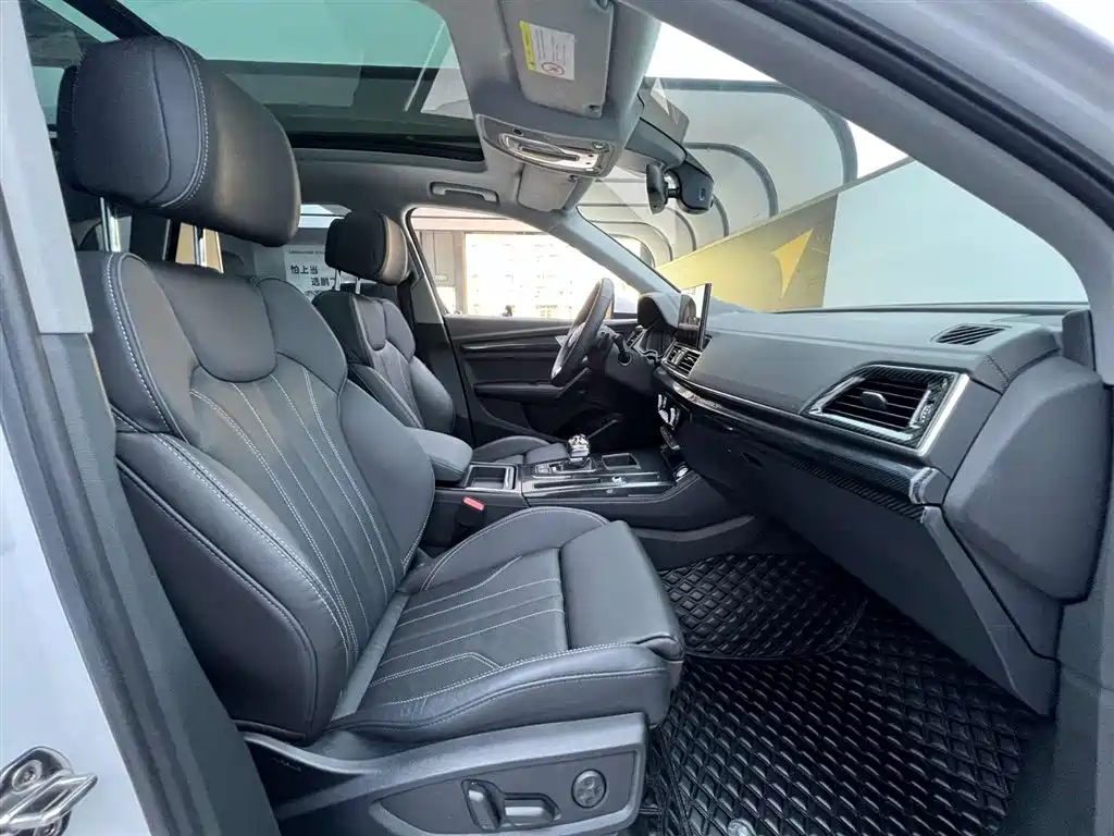 Audi Q5L 2023 — фото 11