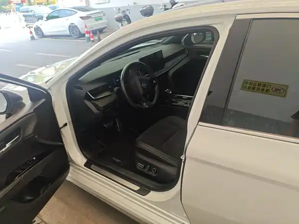 Toyota Camry 2025
