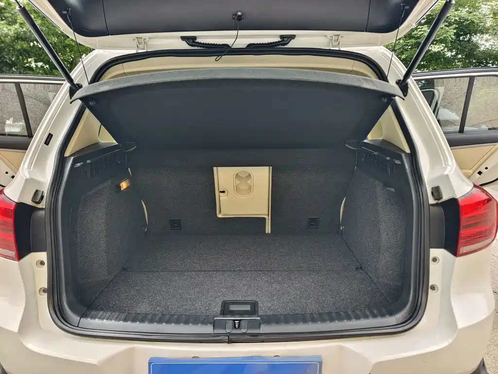 Volkswagen Tiguan 2015 — фото 27
