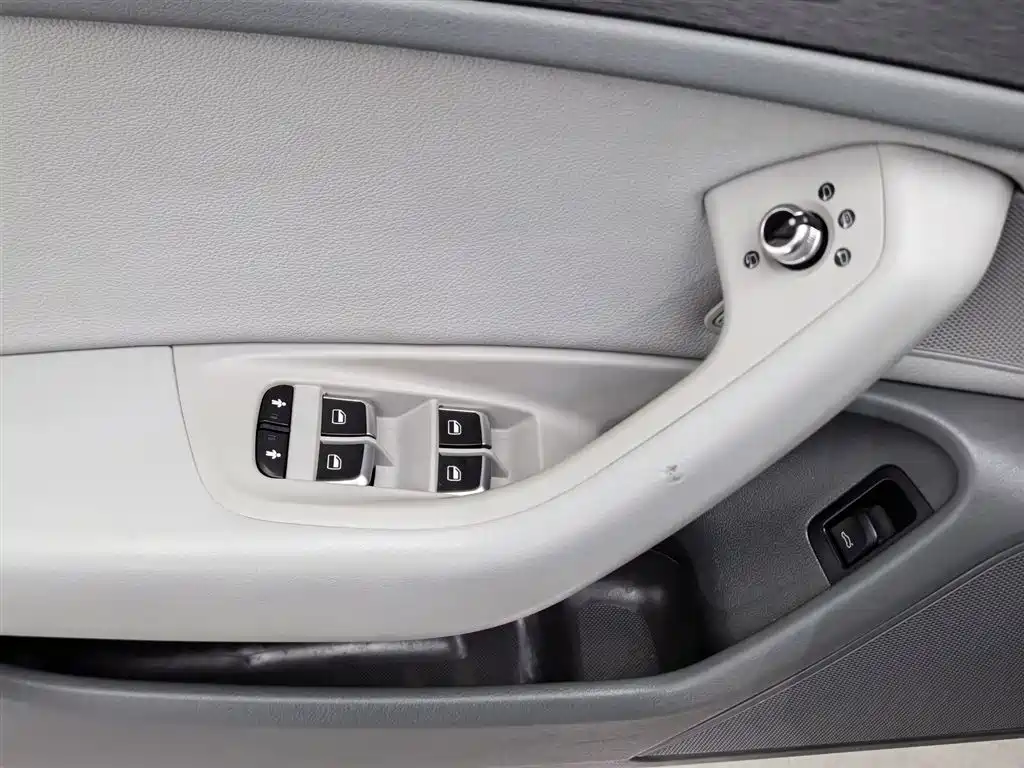 Audi A6L 2014 — фото 9