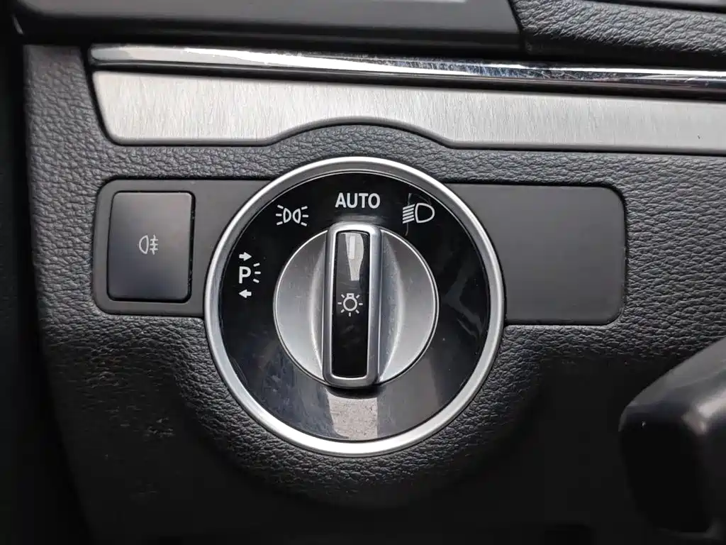 Mercedes-Benz E-Class 2013 — фото 21