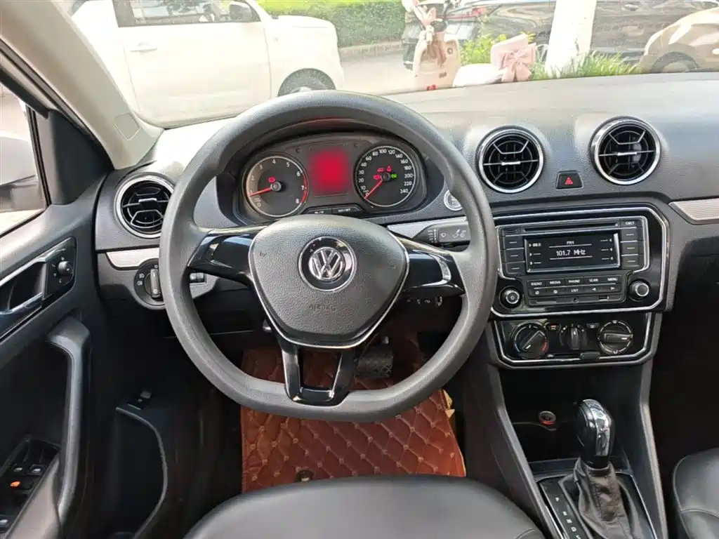 Volkswagen Jetta 2018 — фото 11