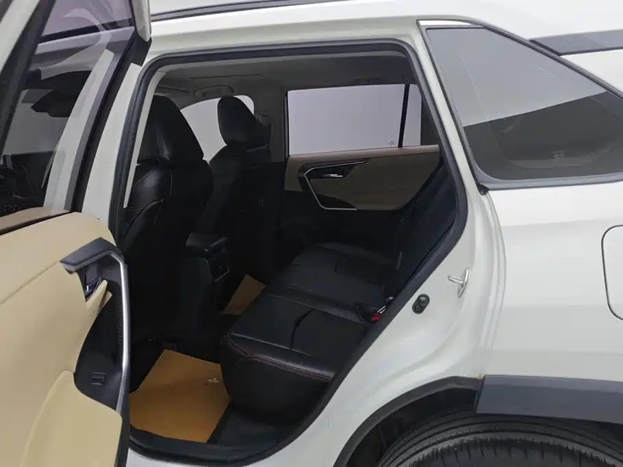 Toyota RAV4 2020 — фото 11