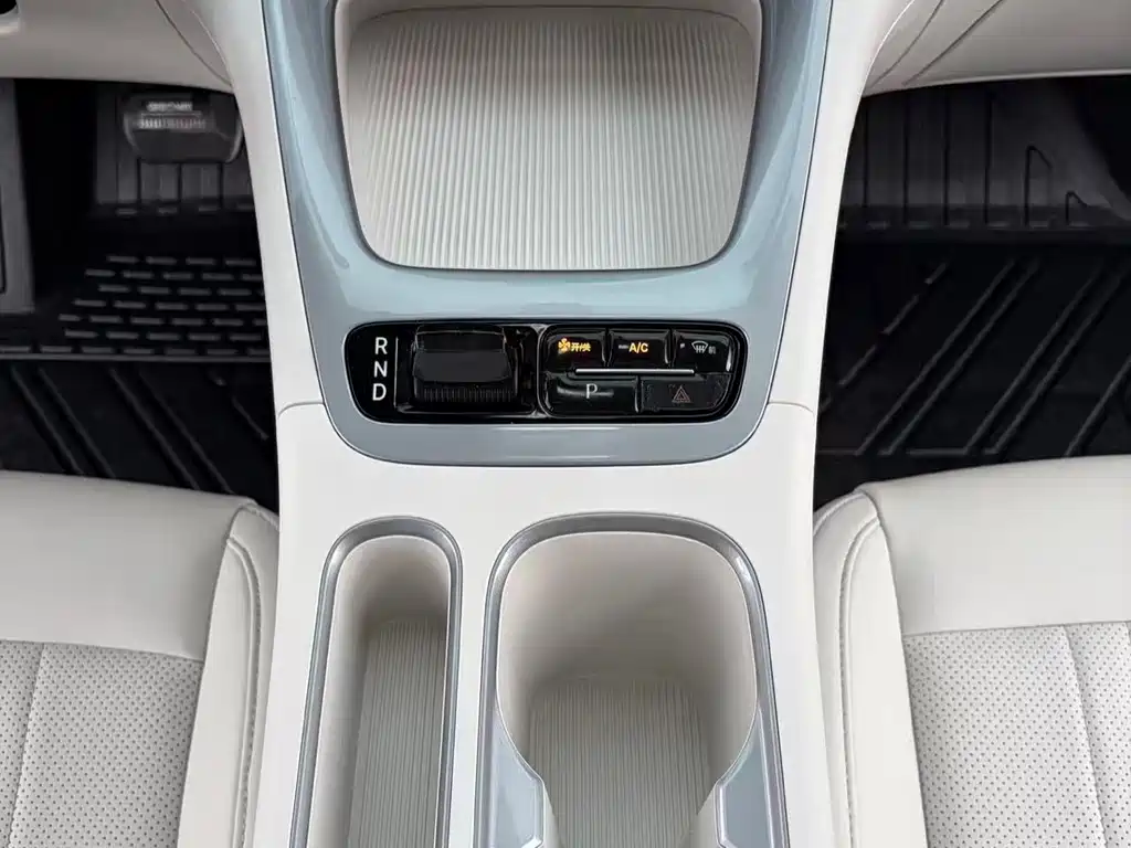 Geely Galaxy Starwish 2024 — фото 13