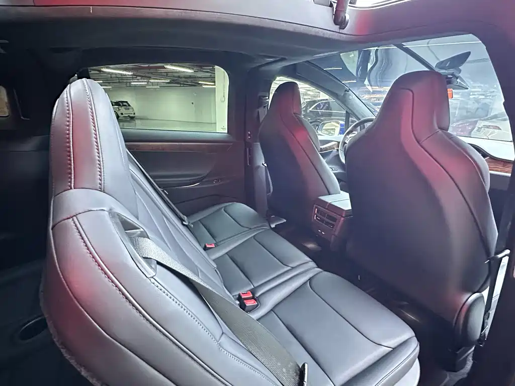 Tesla Model X 2018 — фото 17