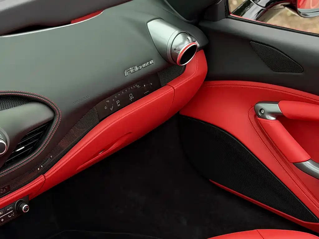 Ferrari F8 2023 — фото 11
