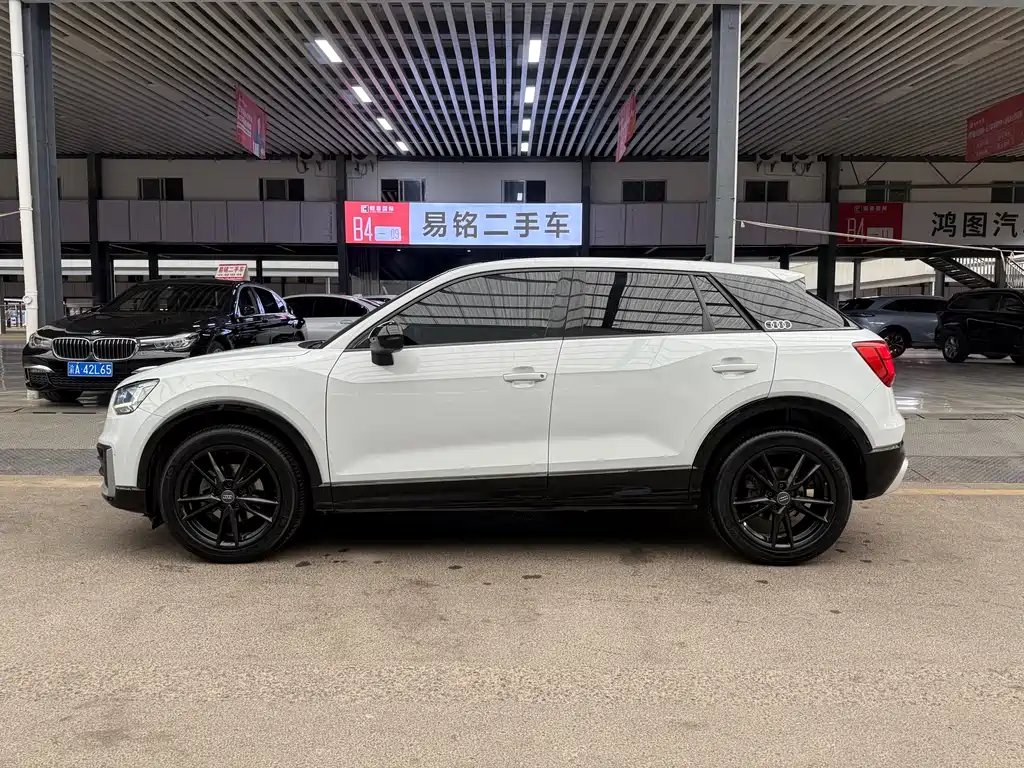Audi Q2L 2018 — фото 3