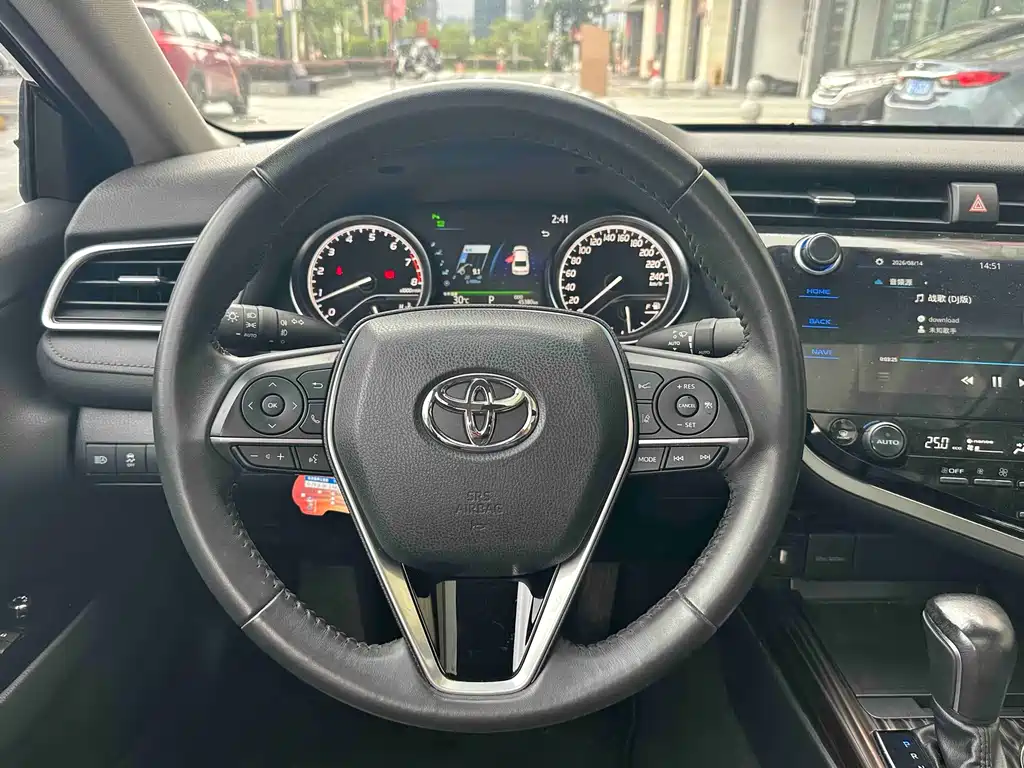 Toyota Camry 2020 — фото 9