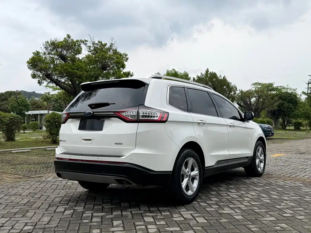 Ford Edge 2016 — фото 16