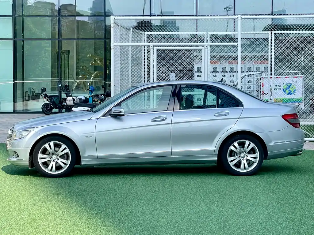 Mercedes-Benz C-Class 2011