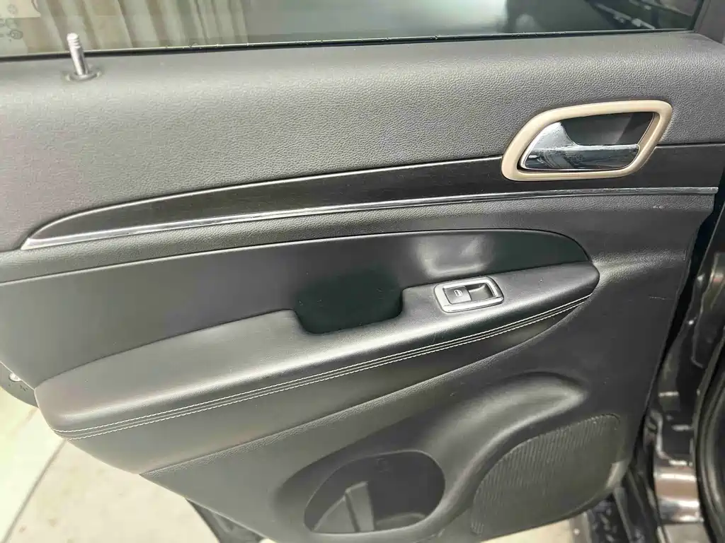 Jeep Grand Cherokee 2015 — фото 20