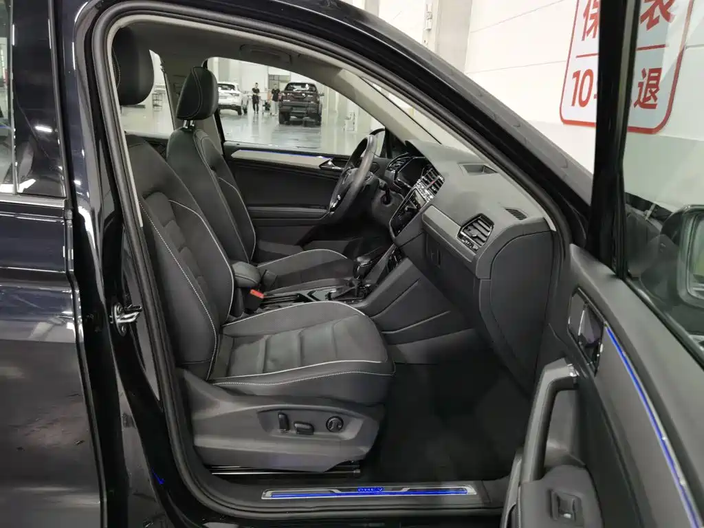 Volkswagen Tiguan L Plug-In Hybrid 2021 — фото 23