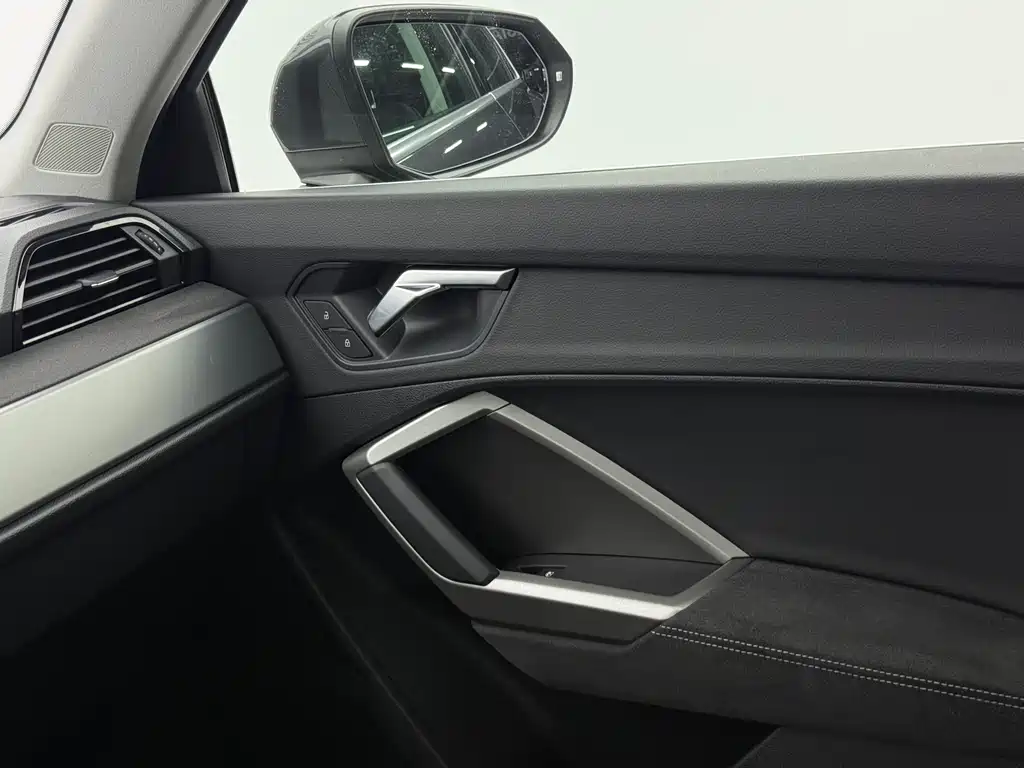 Audi Q3 2023 — фото 10