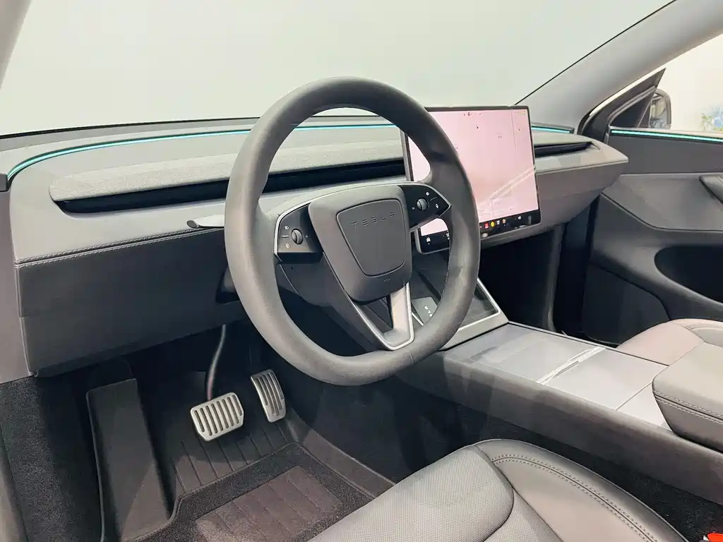 Tesla Model Y 2026 — фото 11