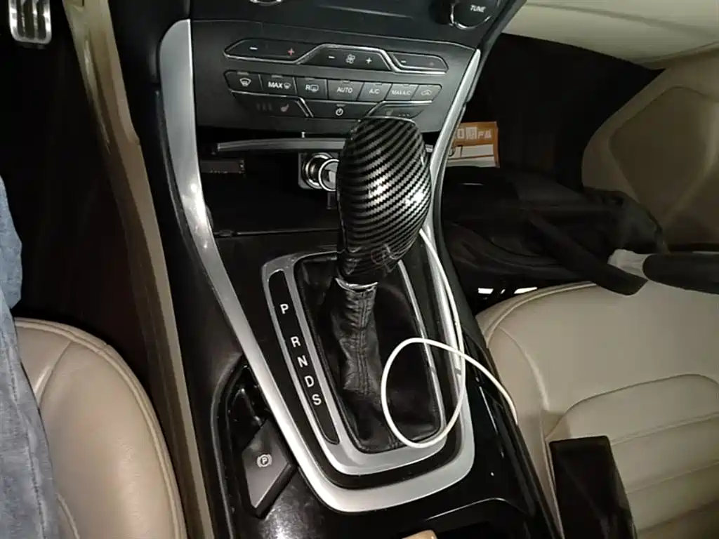 Ford Edge 2015 — фото 14