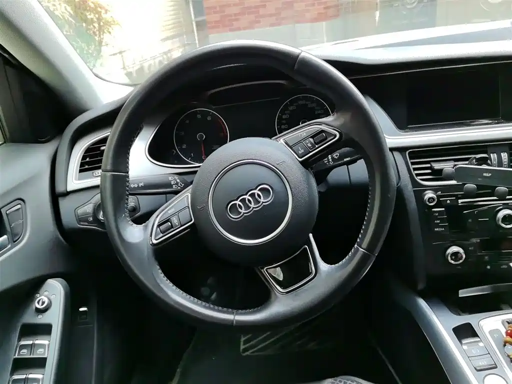 Audi A4L 2017 — фото 3