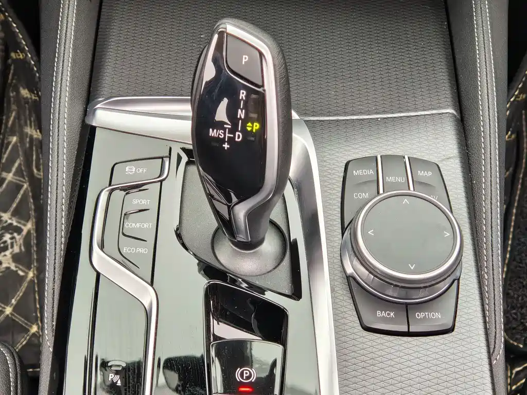 BMW 5 Series 2021 — фото 15