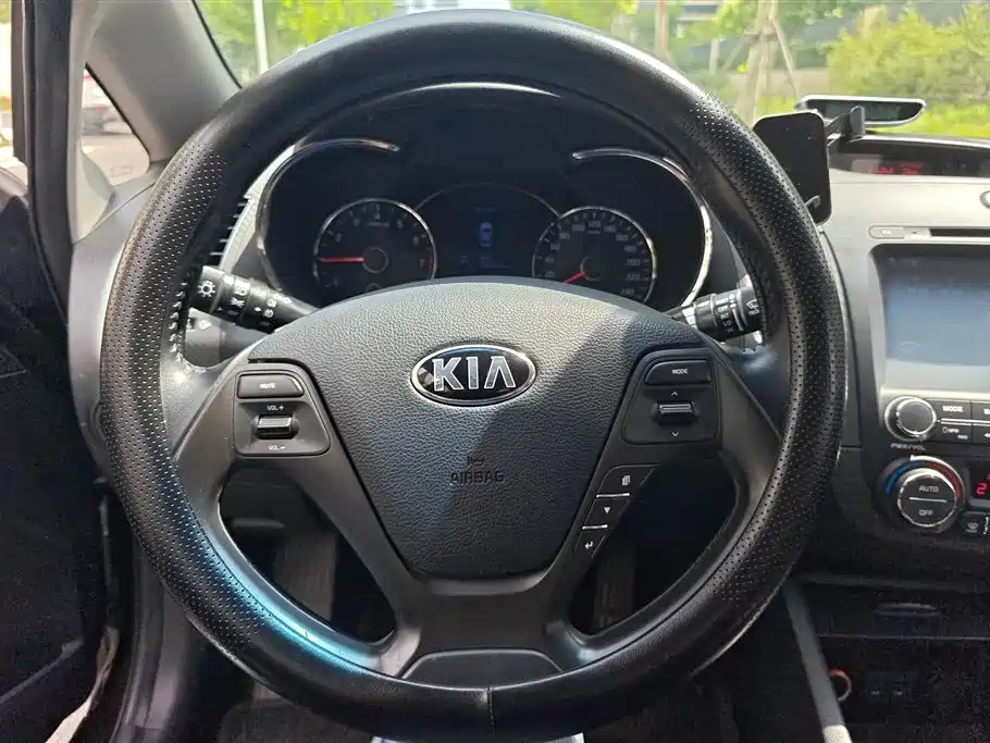 Kia K3 2014 — фото 14