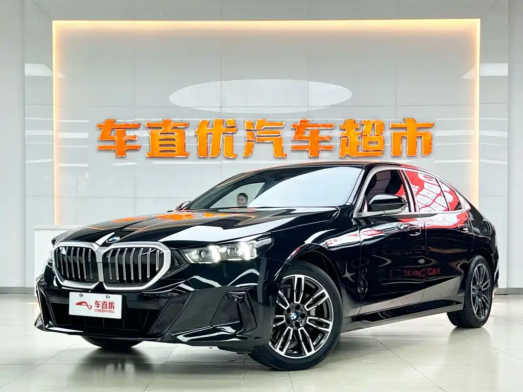 BMW 5 Series 2025 — фото 1