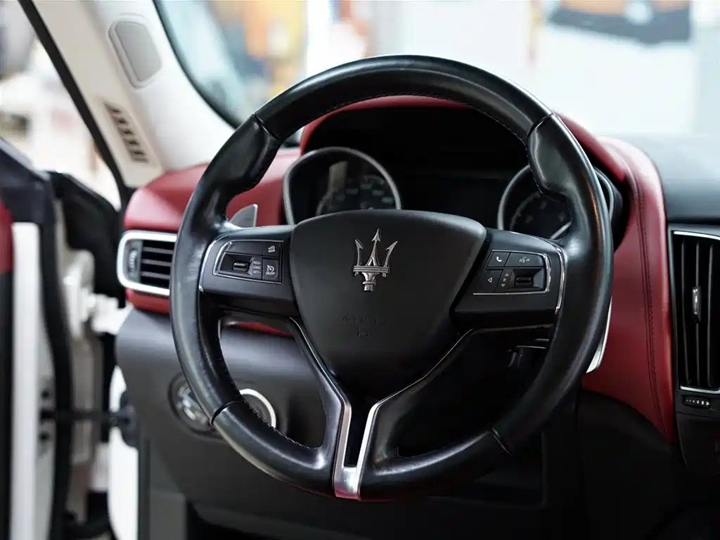 Maserati Levante 2018 — фото 44