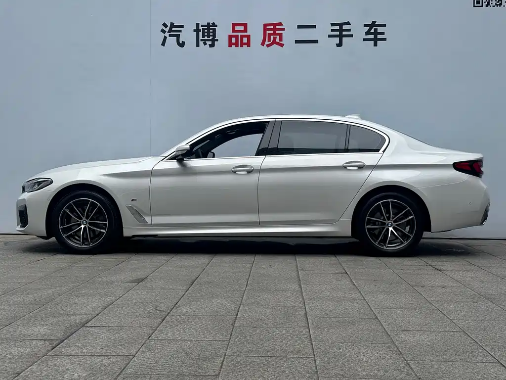 BMW 5 Series 2024 — фото 18