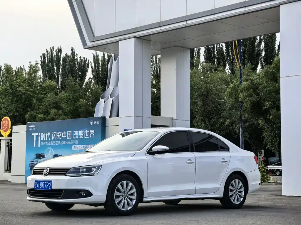 Volkswagen Sagitar 2015 — фото 1