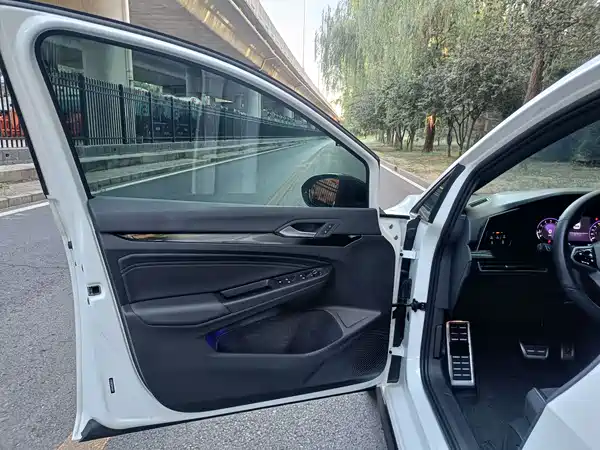 Volkswagen Golf 2024