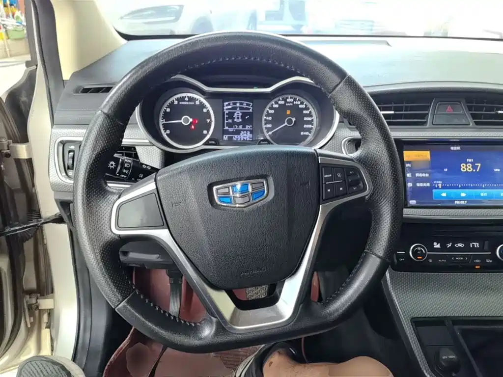 Geely Emgrand GS 2017 — фото 11
