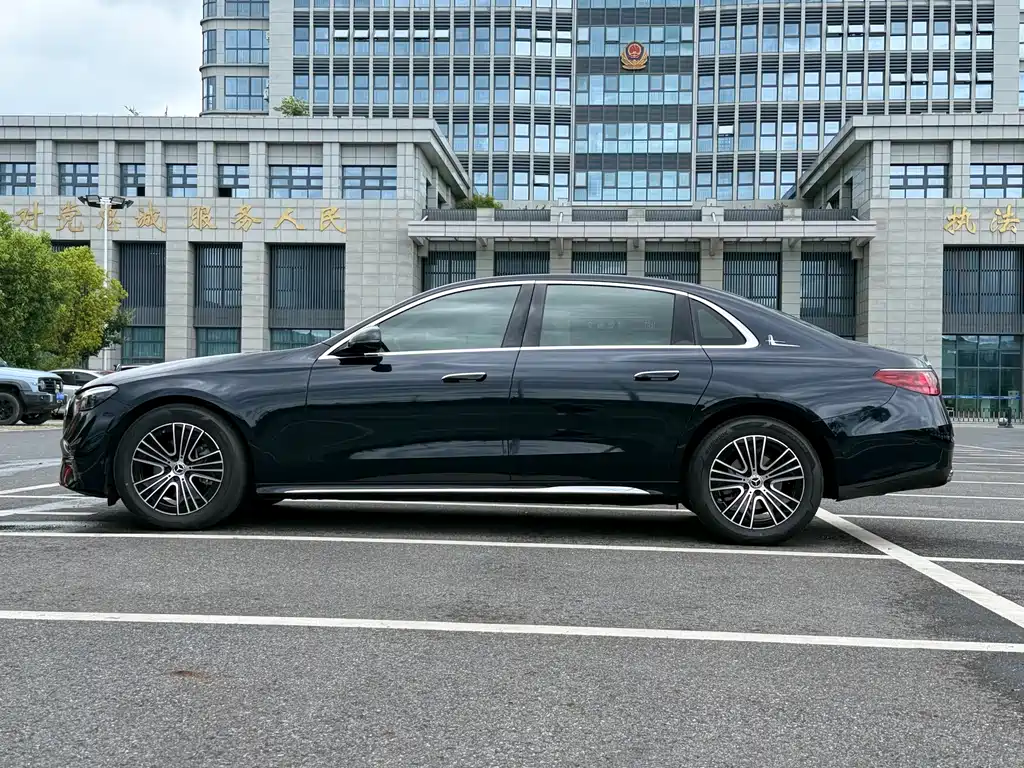 Mercedes-Benz E-Class 2024