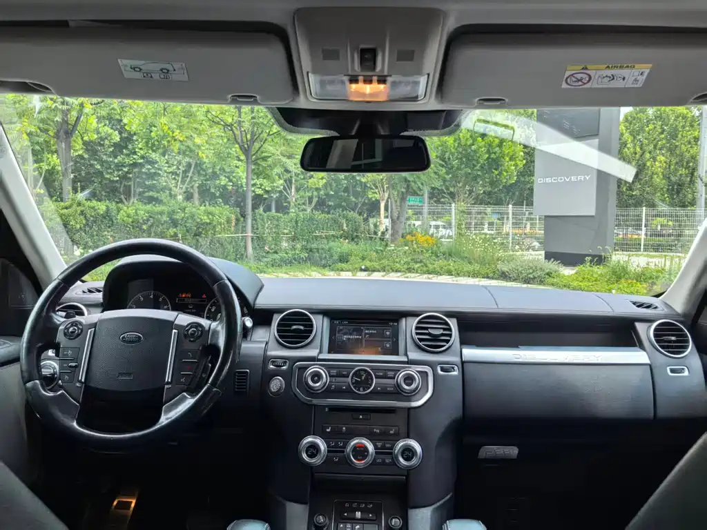 Land Rover Discovery 2017 — фото 11