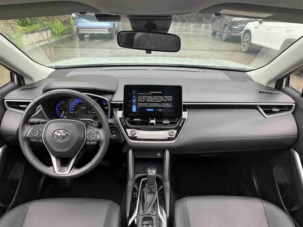 Toyota Corolla Cross 2022 — фото 8