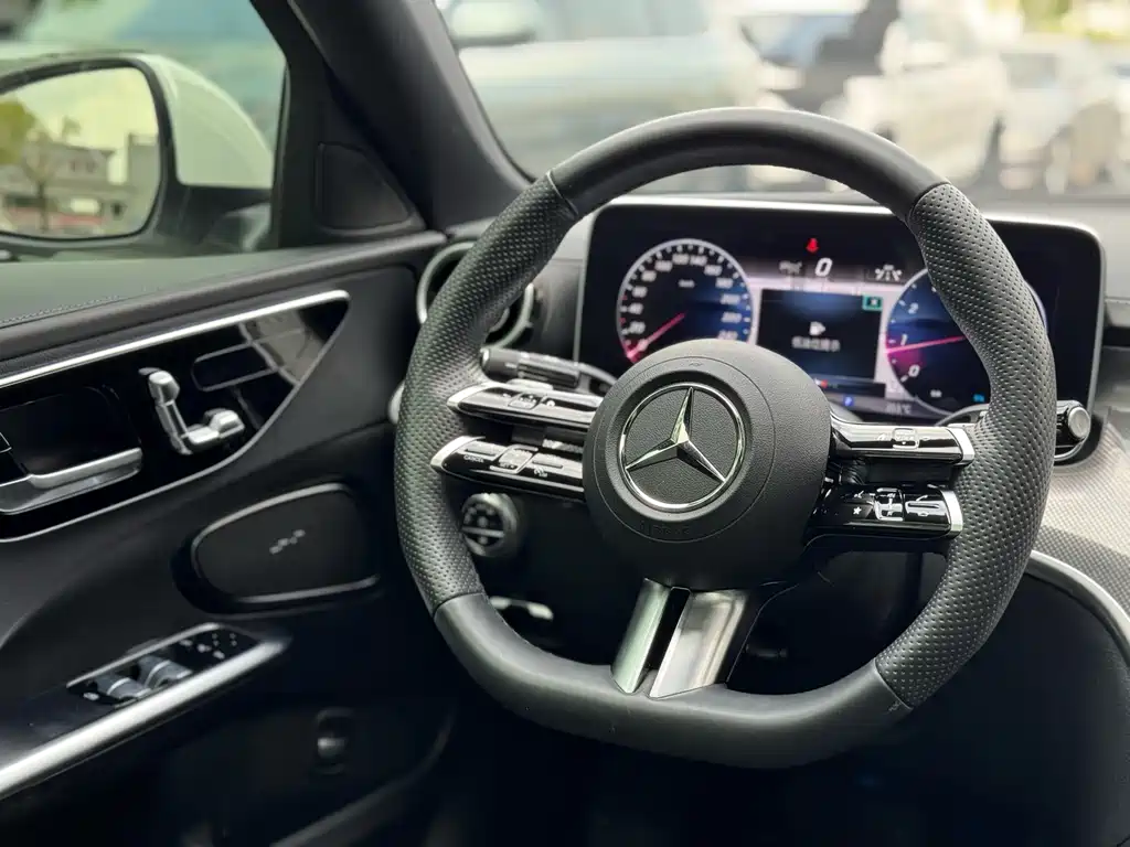 Mercedes-Benz C-Class 2023 — фото 15