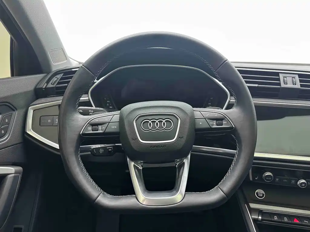 Audi Q3 2022 — фото 17