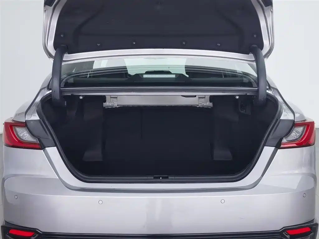 Toyota Camry 2024 — фото 16