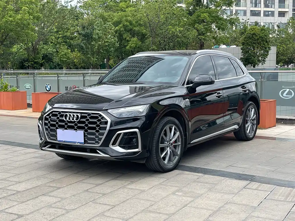 Audi Q5L 2022 — фото 1