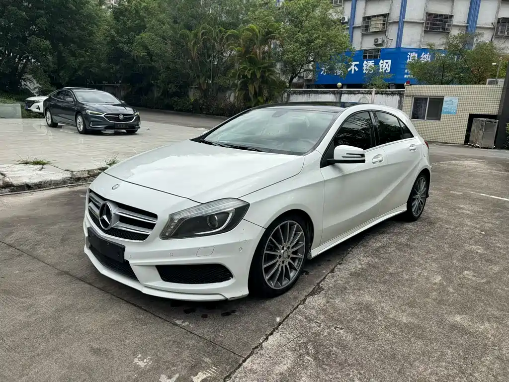 Mercedes-Benz A-Class 2015 — фото 1