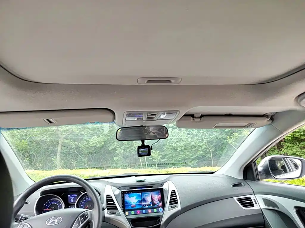 Hyundai Elantra 2015 — фото 18