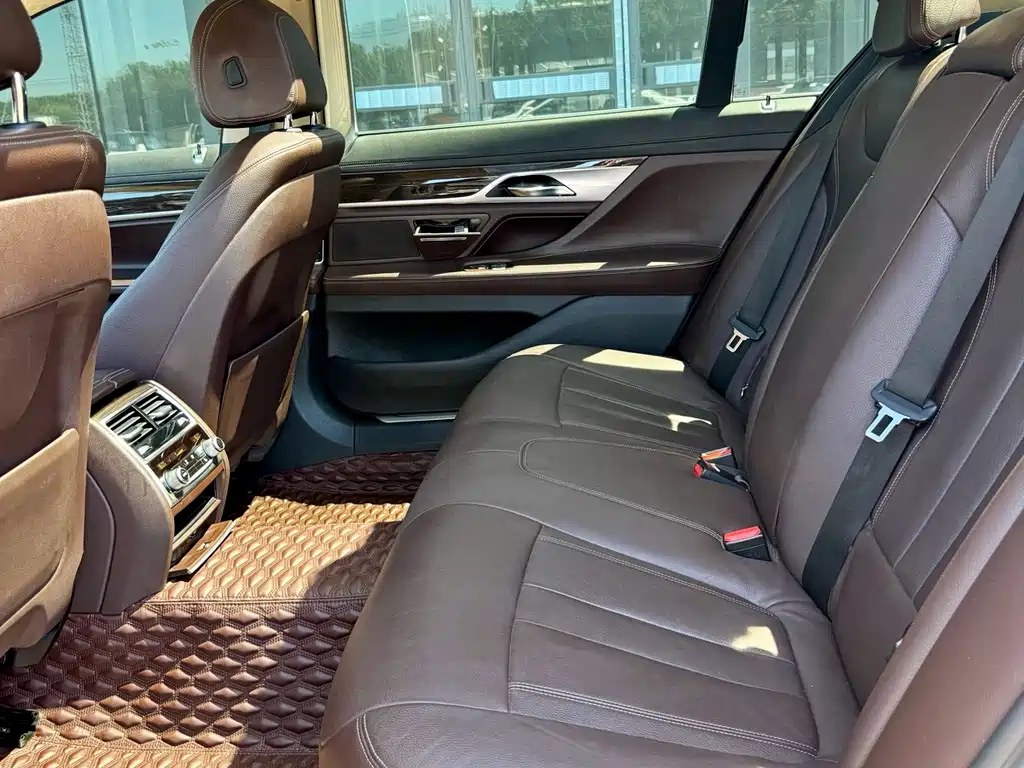 BMW 7 Series 2016 — фото 12