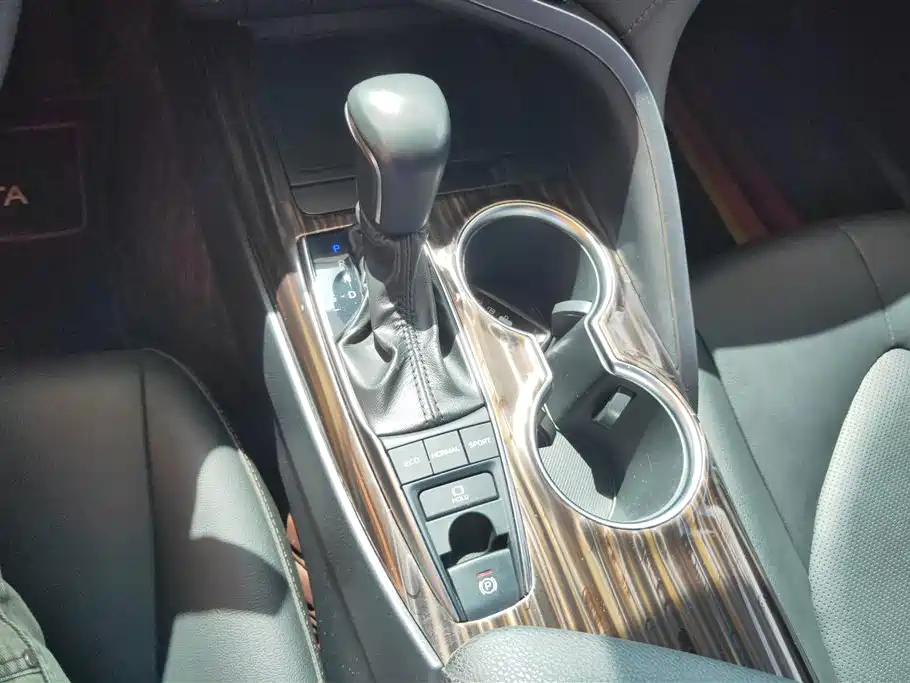 Toyota Camry 2020 — фото 16