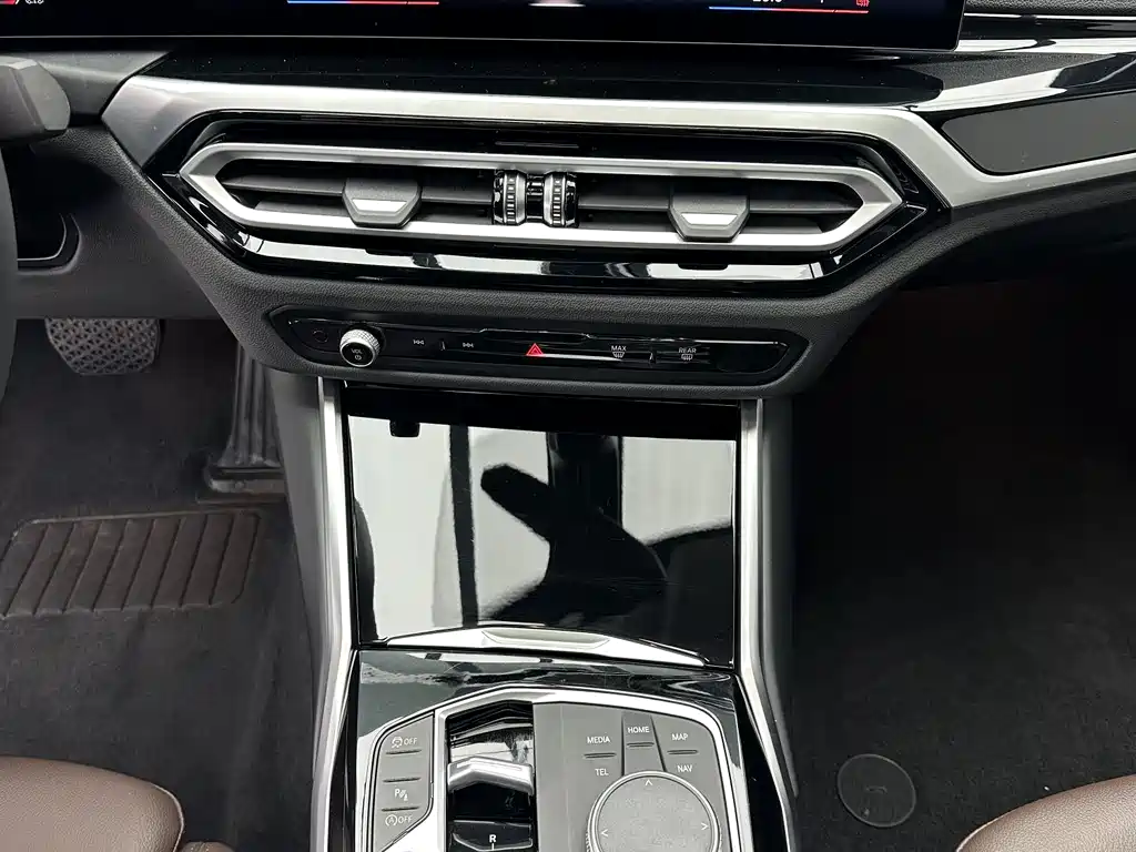 BMW 3 Series 2023 — фото 14