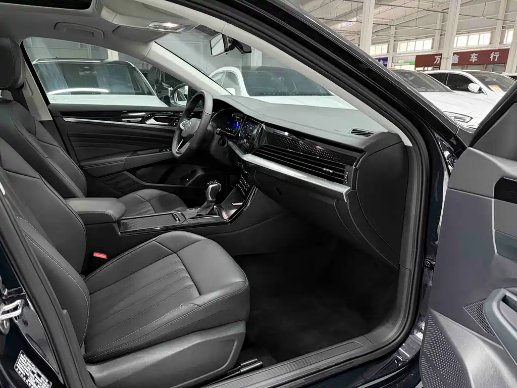 Volkswagen Passat 2023 — фото 17