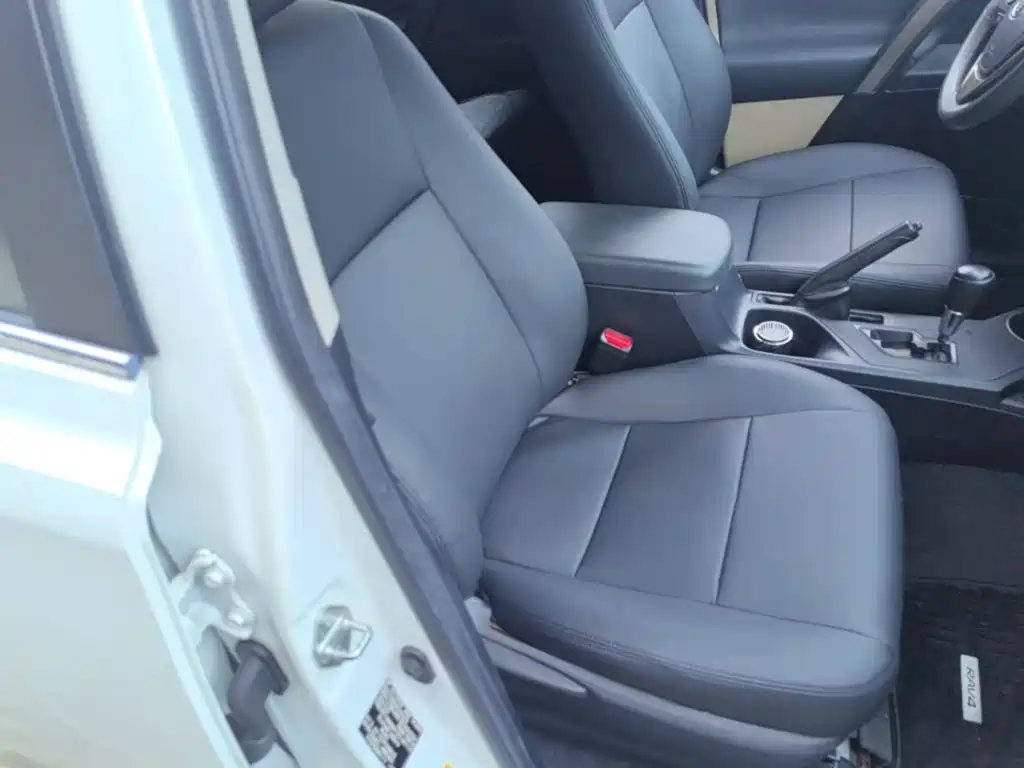 Toyota RAV4 2015 — фото 25