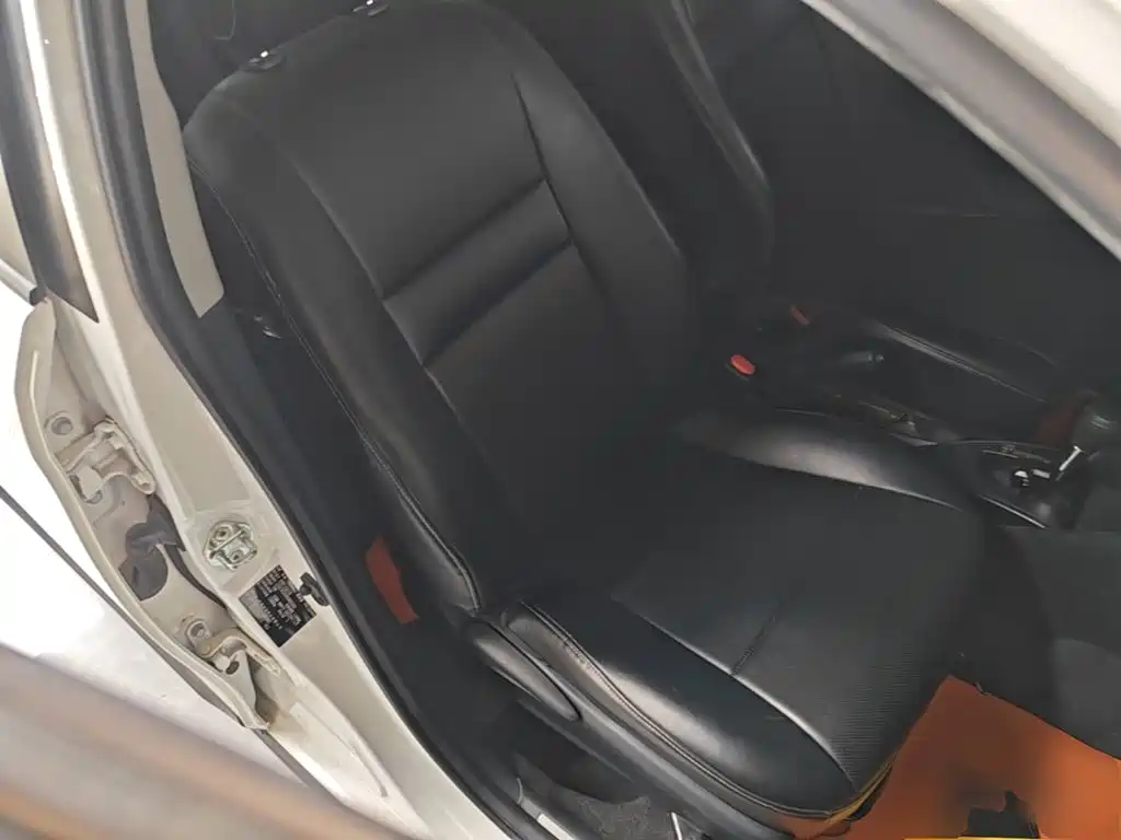 Toyota Yaris L 2023 — фото 25