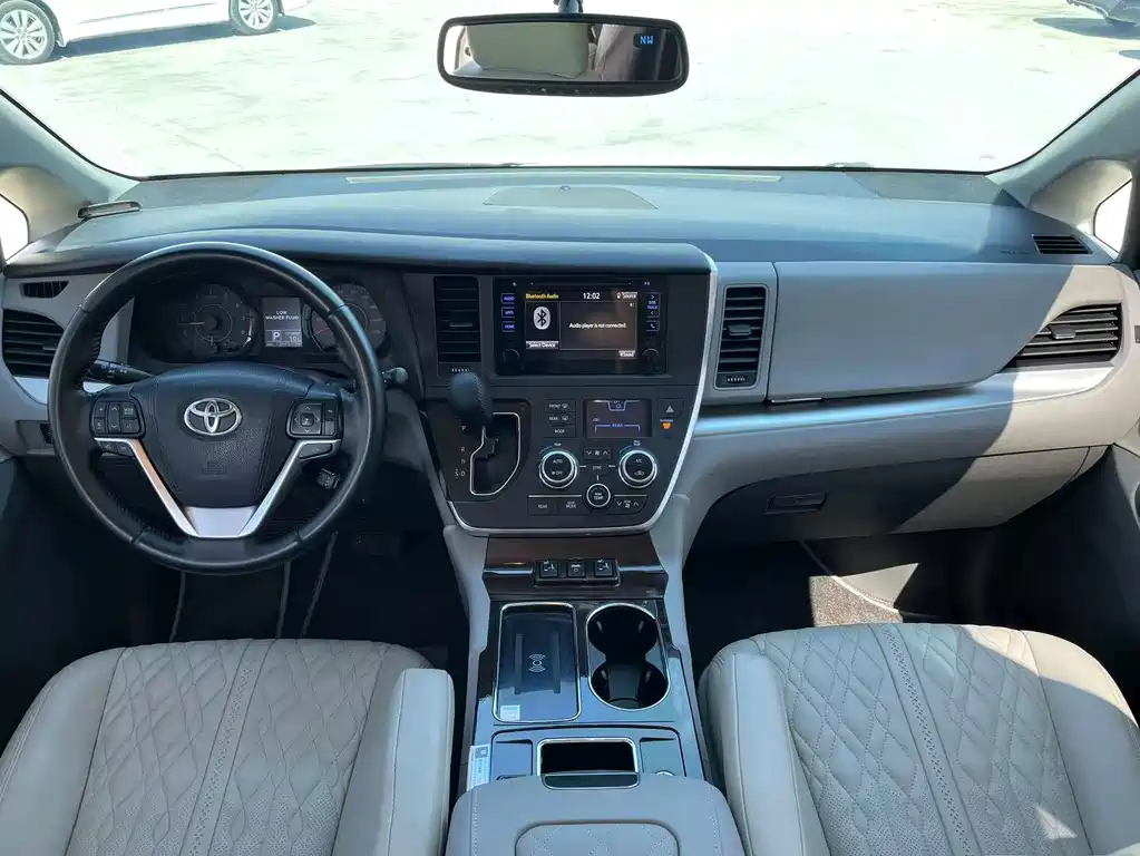 Toyota Sienna 2018 — фото 8