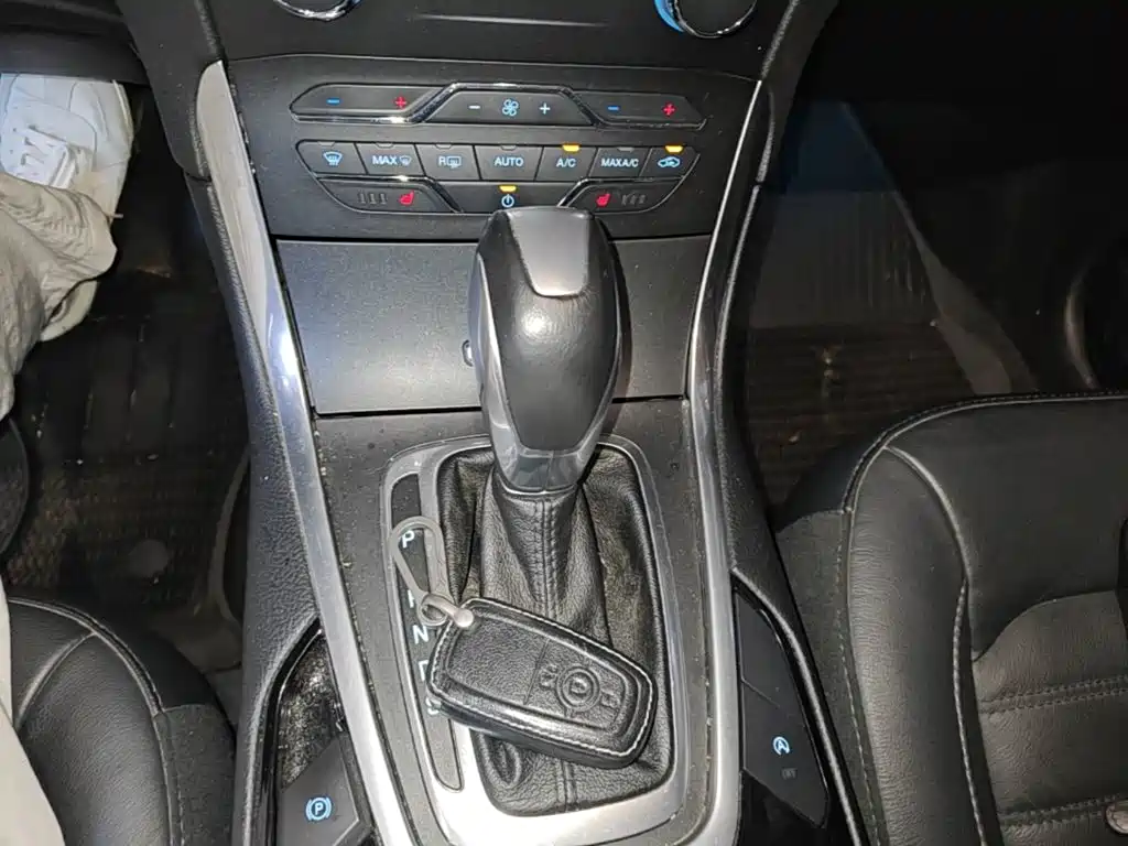 Ford Edge 2019 — фото 14