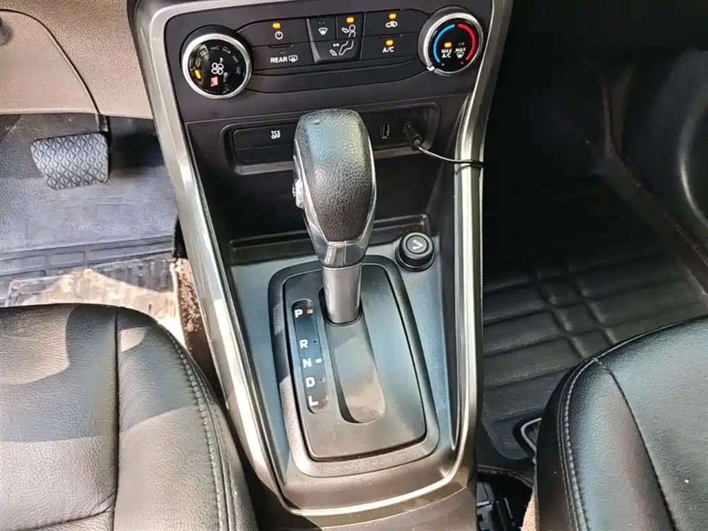 Ford Ecosport 2017 — фото 14