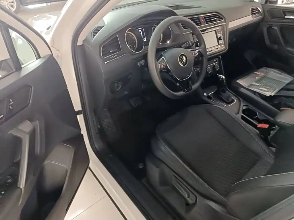 Volkswagen Tiguan L 2020 — фото 16
